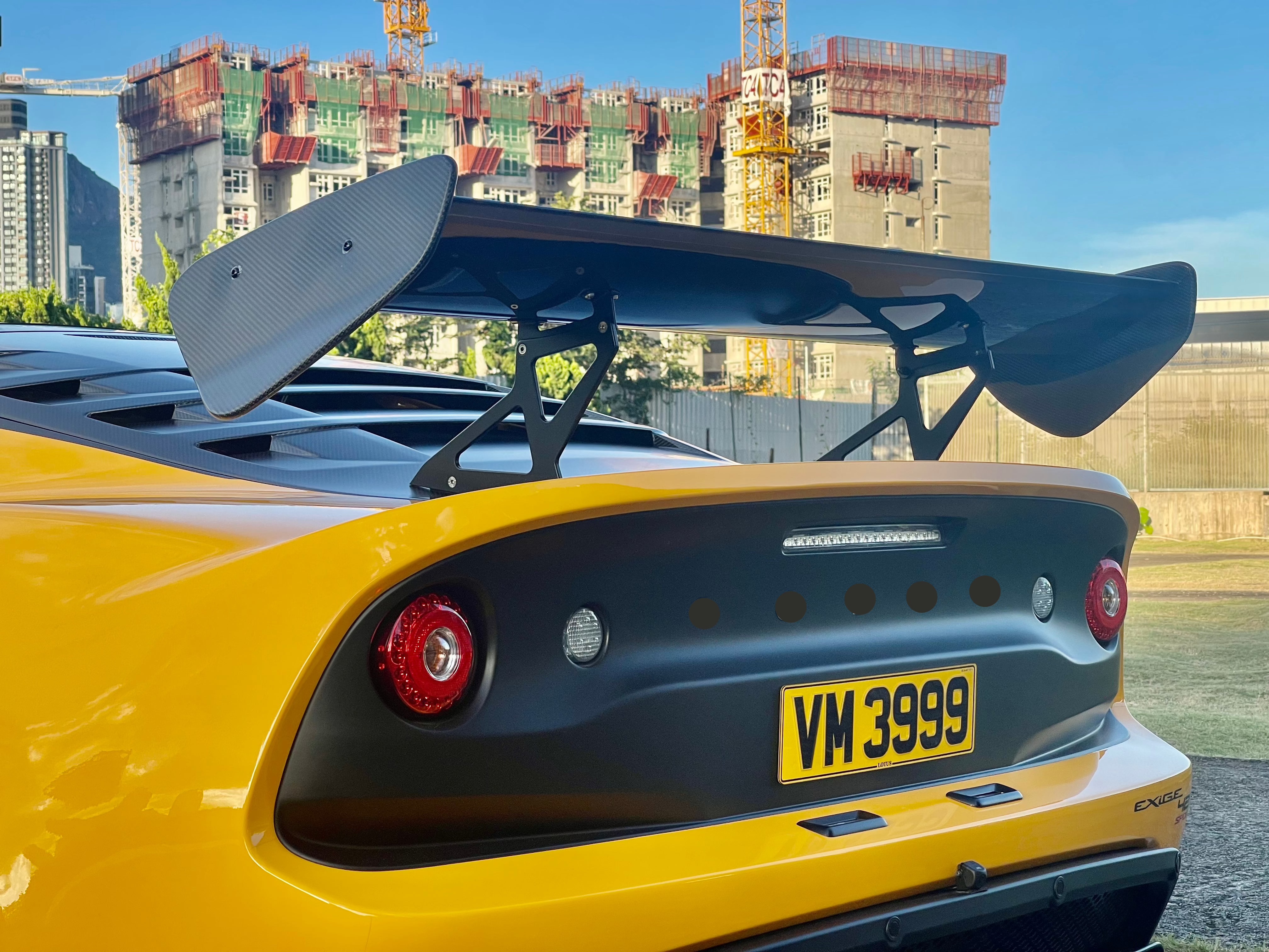 Lotus Exige fitted with Aerie Performance carbon fibre aero